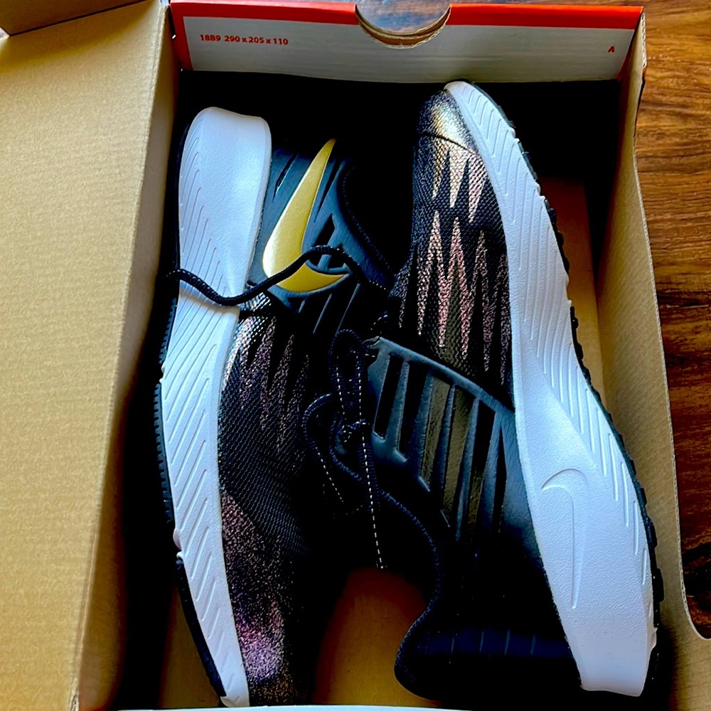 Women’s running shoes